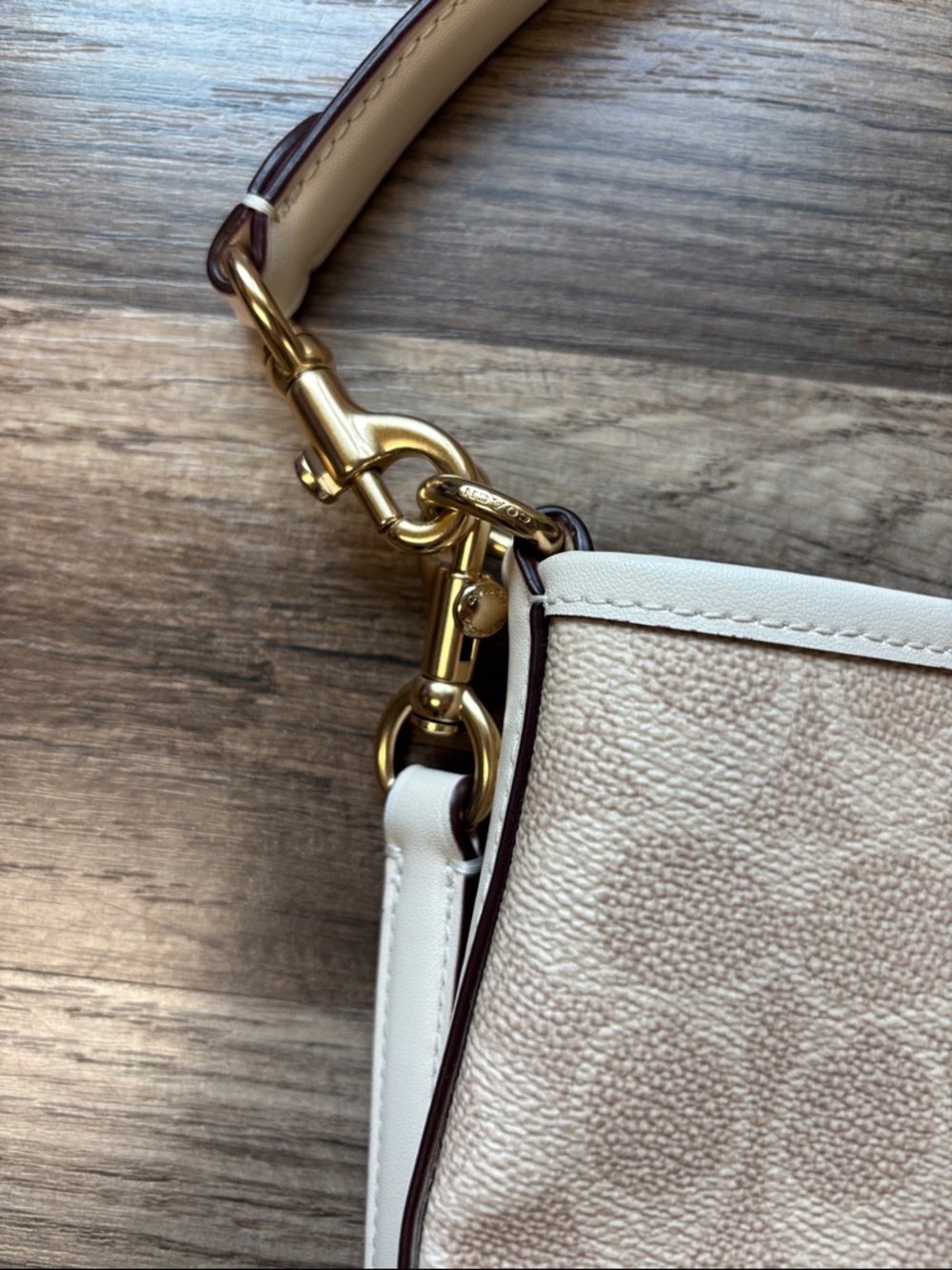 LIKE NEW Coach City Bucket Bag in Signature Canvas - Picture 6 of 13